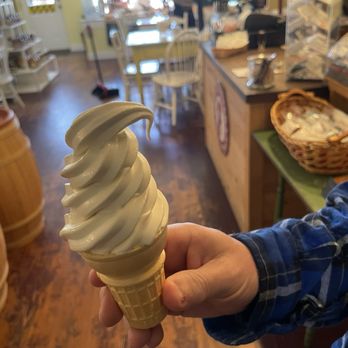 Red Rooster Country Store - Soft serve ice cream cone in a country setting - Delis Near Me - Mechanicsville, Virginia Red Rooster Country Store - Soft serve ice cream cone in a country setting - Delis Near Me - Mechanicsville, Virginia