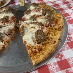Villa Pizza - Spaghetti pizza!