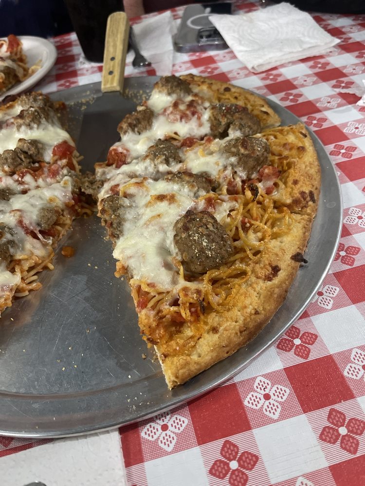 Villa Pizza Logo