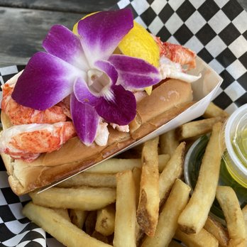 Shannon's Unshelled - Beautiful and delicious lobster rolls. Huge portion of crispy fries - Seafood Near Me - Boothbay, Maine Shannon's Unshelled - Beautiful and delicious lobster rolls. Huge portion of crispy fries - Seafood Near Me - Boothbay, Maine