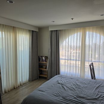 La Smart Blinds - Two layer motorized curtains (blackout and sheer) - Shades & Blinds Near Me - Glendale, California