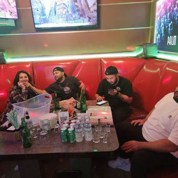 Palm Tree Karaoke - Everyone having a good time - Karaoke Near Me - Los Angeles, California Palm Tree Karaoke - Everyone having a good time - Karaoke Near Me - Los Angeles, California