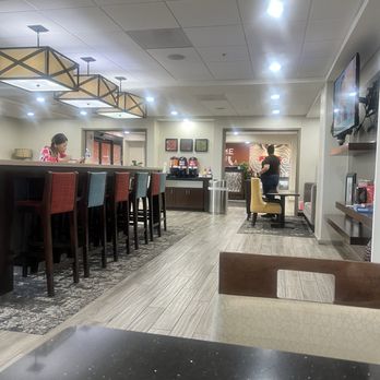 Hampton Inn El Centro - Dining lounge - Hotels Near Me - El Centro, California