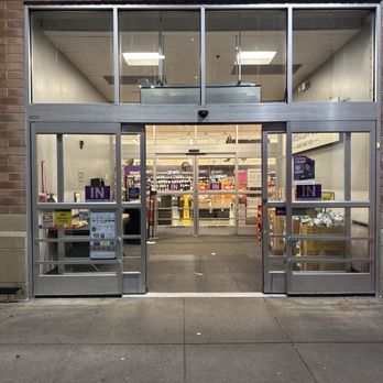 Giant Food - Front door - Grocery Near Me - Bethesda, Maryland Giant Food - Front door - Grocery Near Me - Bethesda, Maryland