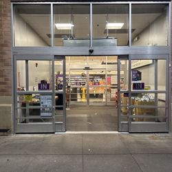 Giant Food - Front door