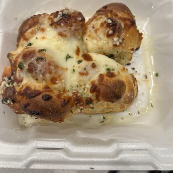 PizzAmore' - Garlic knots with cheese and garlic oil. - Pizza Near Me - Mount Dora, Florida
