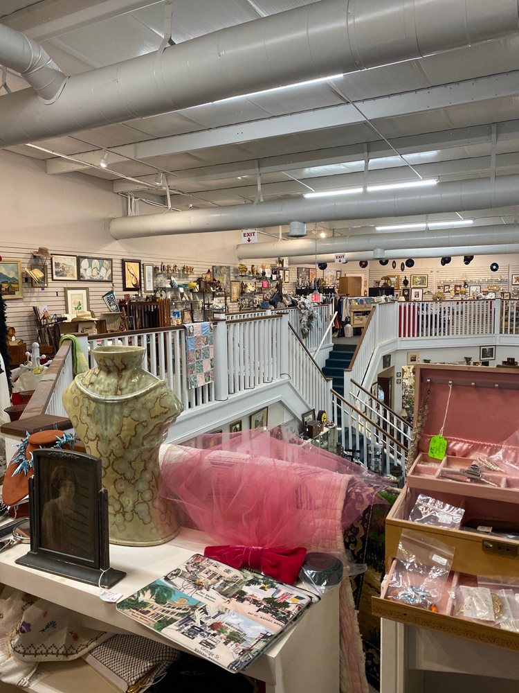 TRADITIONS ANTIQUE MALL Updated August 2024 204 Photos & 28 Reviews