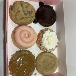 Galaxy Brownie, Confetti Milkshake, Snickerdoodle, Chocolate Chip, Strawberry Cupcake, Caramel Praline Galaxy Brownie, Confetti Milkshake, Snickerdoodle, Chocolate Chip, Strawberry Cupcake, Caramel Praline