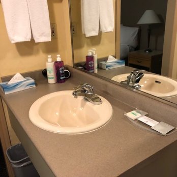 Coast Tsawwassen Inn - Coast Tsawwassen Inn - Hotels Near Me - Delta, British Columbia