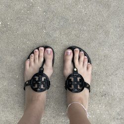 Velvet Nail Bar - French Gel Pedicure