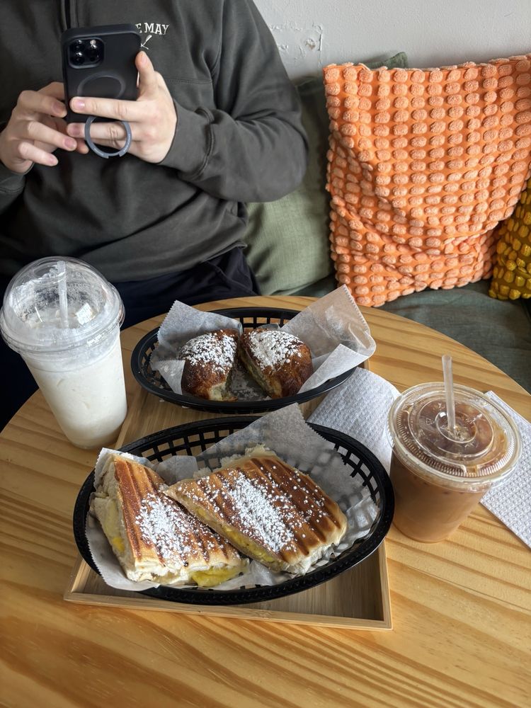 Mi Cafecito Spot Logo