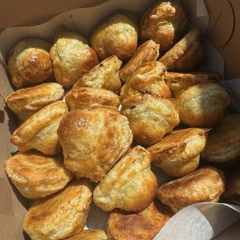 Tasty Bakery - Pâté chaud: A Vietnamese savory puff pastry meat pie. - Bakeries Near Me - San Diego, California Tasty Bakery - Pâté chaud: A Vietnamese savory puff pastry meat pie. - Bakeries Near Me - San Diego, California