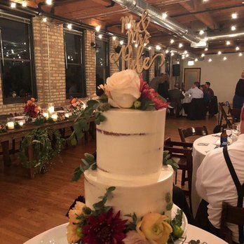 Cornell Florist - Wedding cake flowers - Florists Near Me - Chicago, Illinois