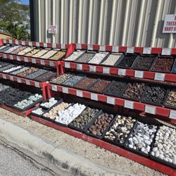 The Bushel Stop - Samples and supplies of rocks at the Bushel Stop