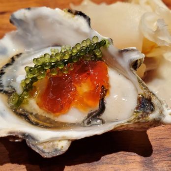 Sushi Que - Oyster with sea grapes - Sushi Bars Near Me - Honolulu, Hawaii