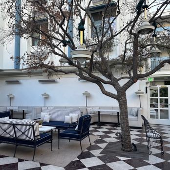Short Stories Hotel - Another Area of the Patio - Hotels Near Me - Los Angeles, California Short Stories Hotel - Another Area of the Patio - Hotels Near Me - Los Angeles, California