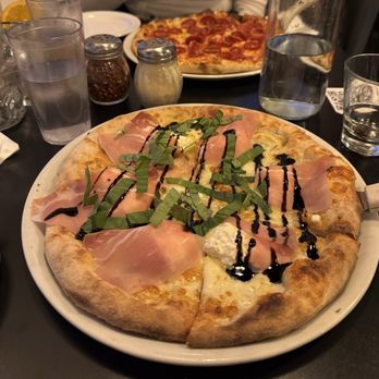 IL Bosco Pizza - Aria pizza, so yummy, I would ask for extra lemon - Pizza Near Me - Phoenix, Arizona