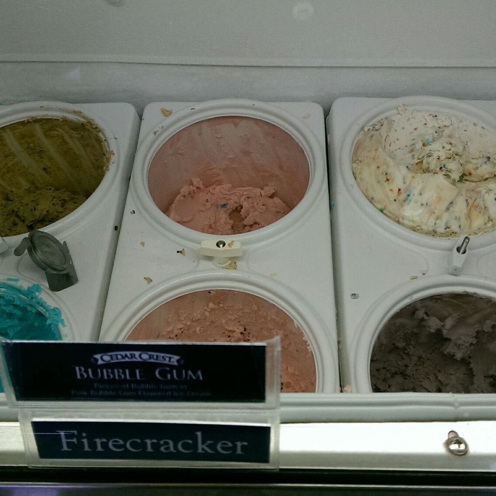 South Pier Parlor - Ice Cream & Frozen Yogurt Near Me - Sheboygan, Wisconsin South Pier Parlor - Ice Cream & Frozen Yogurt Near Me - Sheboygan, Wisconsin