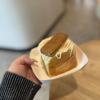 KŌRI Bakery & Dessert - Biscoff milk bread - Desserts Near Me - Orlando, Florida