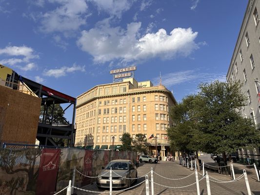 The Crockett Hotel by null