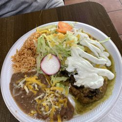 Taqueria El Rancho - Chile relleno plate with verde sauce