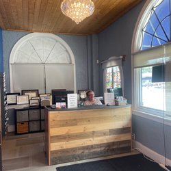 Moe's Spine & Bodyworks - Front desk area