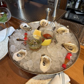 Cindy's Rooftop - Oysters - New American Near Me - Chicago, Illinois