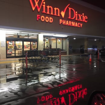 Winn-Dixie - the front of a store at night - Grocery Near Me - Miami, Florida Winn-Dixie - the front of a store at night - Grocery Near Me - Miami, Florida