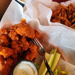 Woody's Diner - Boneless hot wings and fries