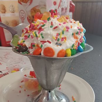 Friendly's - Make your own sundae - Ice Cream & Frozen Yogurt Near Me - Avon, Connecticut