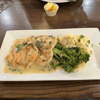 Tap and Vine Quail Hollow - Chicken Piccata - New American Near Me - Charlotte, North Carolina Tap and Vine Quail Hollow - Chicken Piccata - New American Near Me - Charlotte, North Carolina