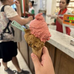 Helados Italia - Strawberry and Dulce Ice Cream!