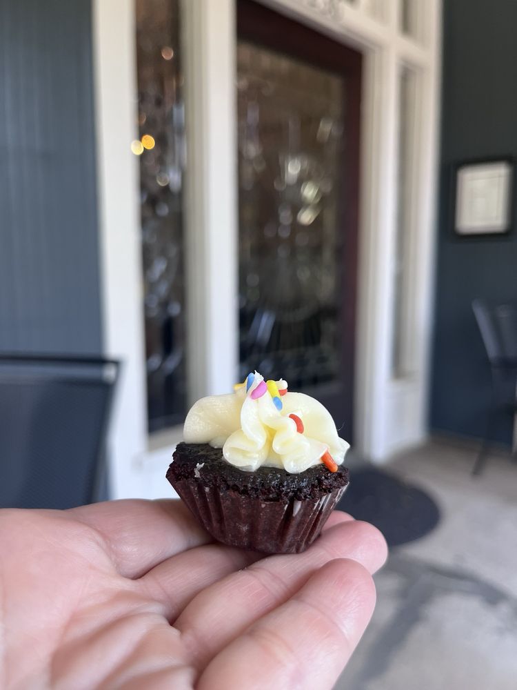 Debbie's Daughters Cafe & Bakery