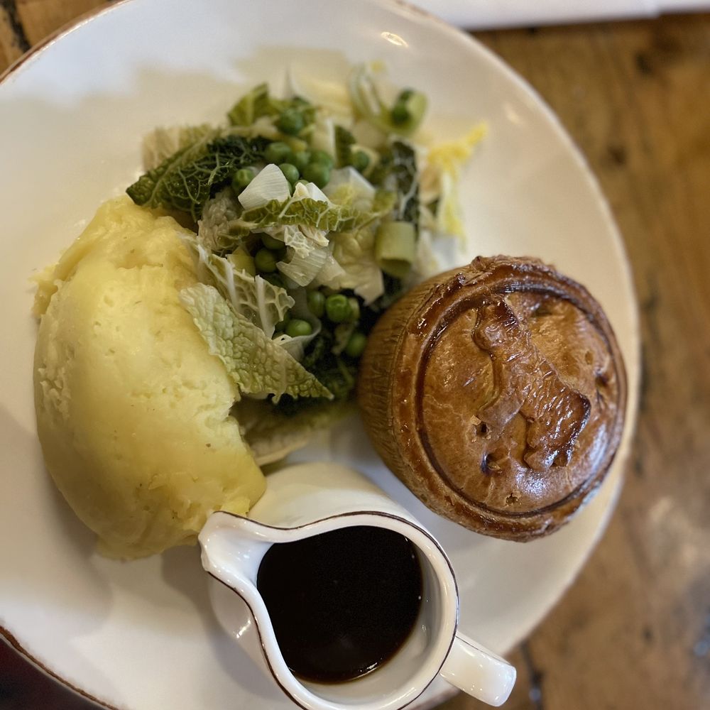 The New Forest - Steak and ale pie with red wine gravy - Pubs Near Me - Southampton, HAM The New Forest - Steak and ale pie with red wine gravy - Pubs Near Me - Southampton, HAM