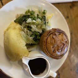The New Forest - Steak and ale pie with red wine gravy