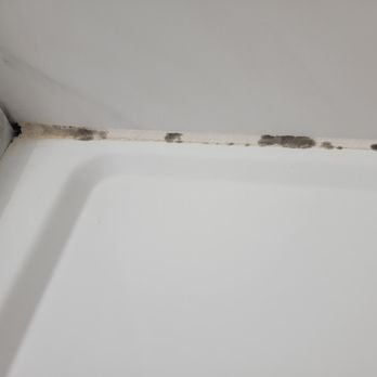 Jeeves Florida Rentals - Mold in shower - Vacation Rentals Near Me - Kissimmee, Florida