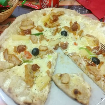 Pizz'Appel - Pizza Mexicaine devant (emmental,poulet,merguez,ananas,oignons,olives) et une kebab (emmental, veau,rissolées,oignons,olives). - Food Delivery Services Near Me - Lyon, 69 Pizz'Appel - Pizza Mexicaine devant (emmental,poulet,merguez,ananas,oignons,olives) et une kebab (emmental, veau,rissolées,oignons,olives). - Food Delivery Services Near Me - Lyon, 69