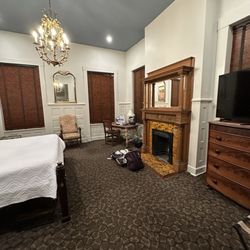 Foley House Inn - Room 203