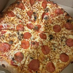 Tumby's Pizza - 3 topping pizza ... where's the pineapple