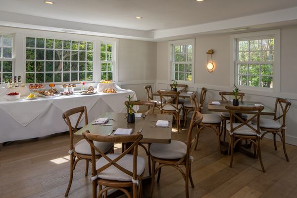 Huntting Inn by null