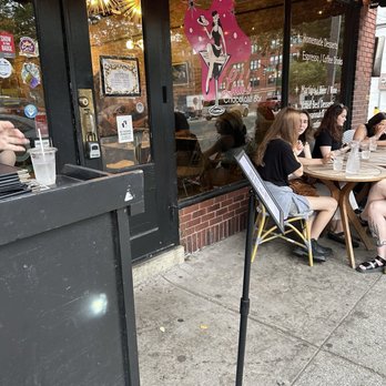 Lulu's Chocolate Bar - Outside - Desserts Near Me - Savannah, Georgia