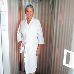 OhZone Clinics - Reduce scars, spots, cellulite and more - with the beauty angel full body red light therapy.