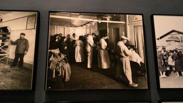 Ellis Island by null