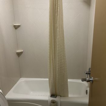 Best Western Vicksburg - Bathroom with shower - Hotels Near Me - Vicksburg, Mississippi Best Western Vicksburg - Bathroom with shower - Hotels Near Me - Vicksburg, Mississippi