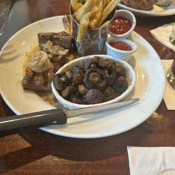 Stonewood Grill & Tavern - New American Near Me - Heathrow, Florida