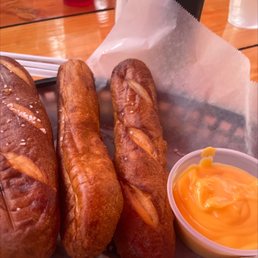 Pretzel comes with 4 sticks Pretzel comes with 4 sticks