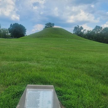 Cahokia Mounds - Parks Near Me - Collinsville, Illinois