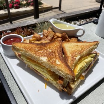 Kristy's Village Cafe - Surfer's Delight - New American Near Me - Malibu, California