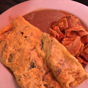 Los Alcatraces - Omelette w/ beans & chilaquiles - Mexican Near Me - Puerto Vallarta, JAL