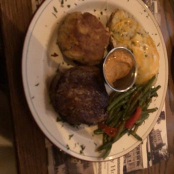 Half Way House - Filet Mignon and crab cake - American Near Me - Richmond, Virginia